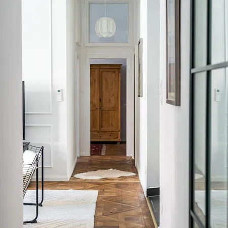 Apartment 4br Artdeco Elegance With Sauna Budapest
