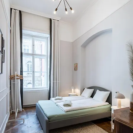 4br Artdeco Elegance With Sauna Apartment Budapest
