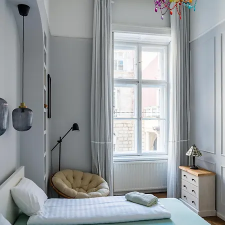 4br Artdeco Elegance With Sauna Appartement Boedapest