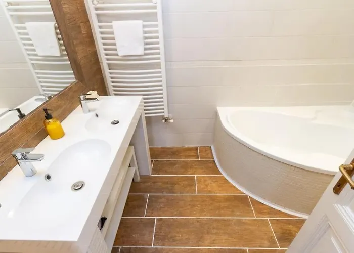 4br Artdeco Elegance With Sauna Lägenhet *