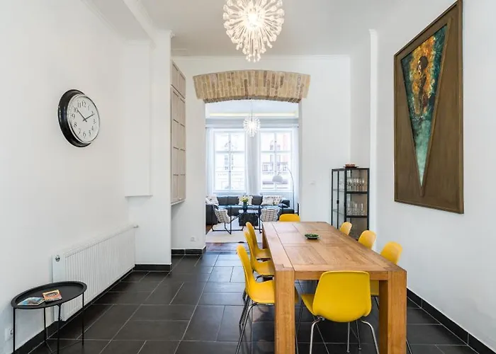 4br Artdeco Elegance With Sauna Apartment