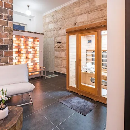 4br Artdeco Elegance With Sauna Budapest