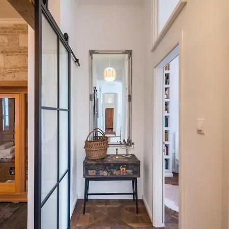 4br Artdeco Elegance With Sauna Budapest