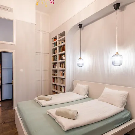 Appartement 4br Artdeco Elegance With Sauna Budapest