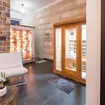 4br Artdeco Elegance With Sauna Budapest