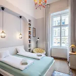 4br Artdeco Elegance With Sauna Lejlighed *