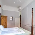 4br Artdeco Elegance With Sauna Budapest
