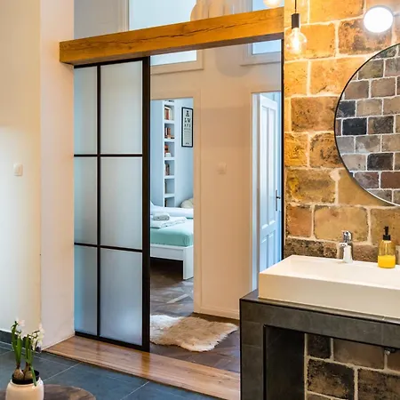 Apartment 4br Artdeco Elegance With Sauna