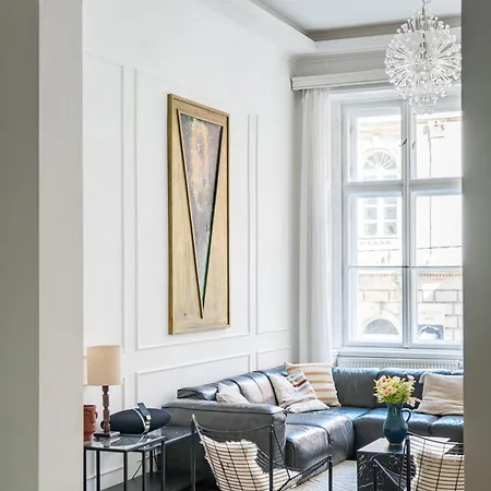 4br Artdeco Elegance With Sauna Apartment