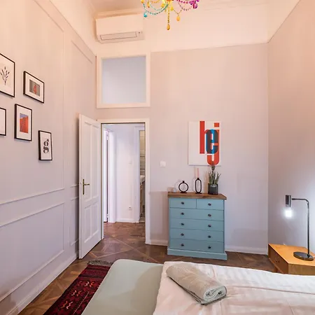 Apartment 4br Artdeco Elegance With Sauna *