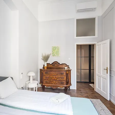 4br Artdeco Elegance With Sauna Apartment Budapest